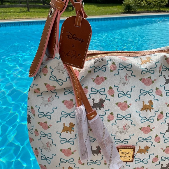 👛Dooney and Bourke Disney Aristocats Purse - Picture 2 of 11